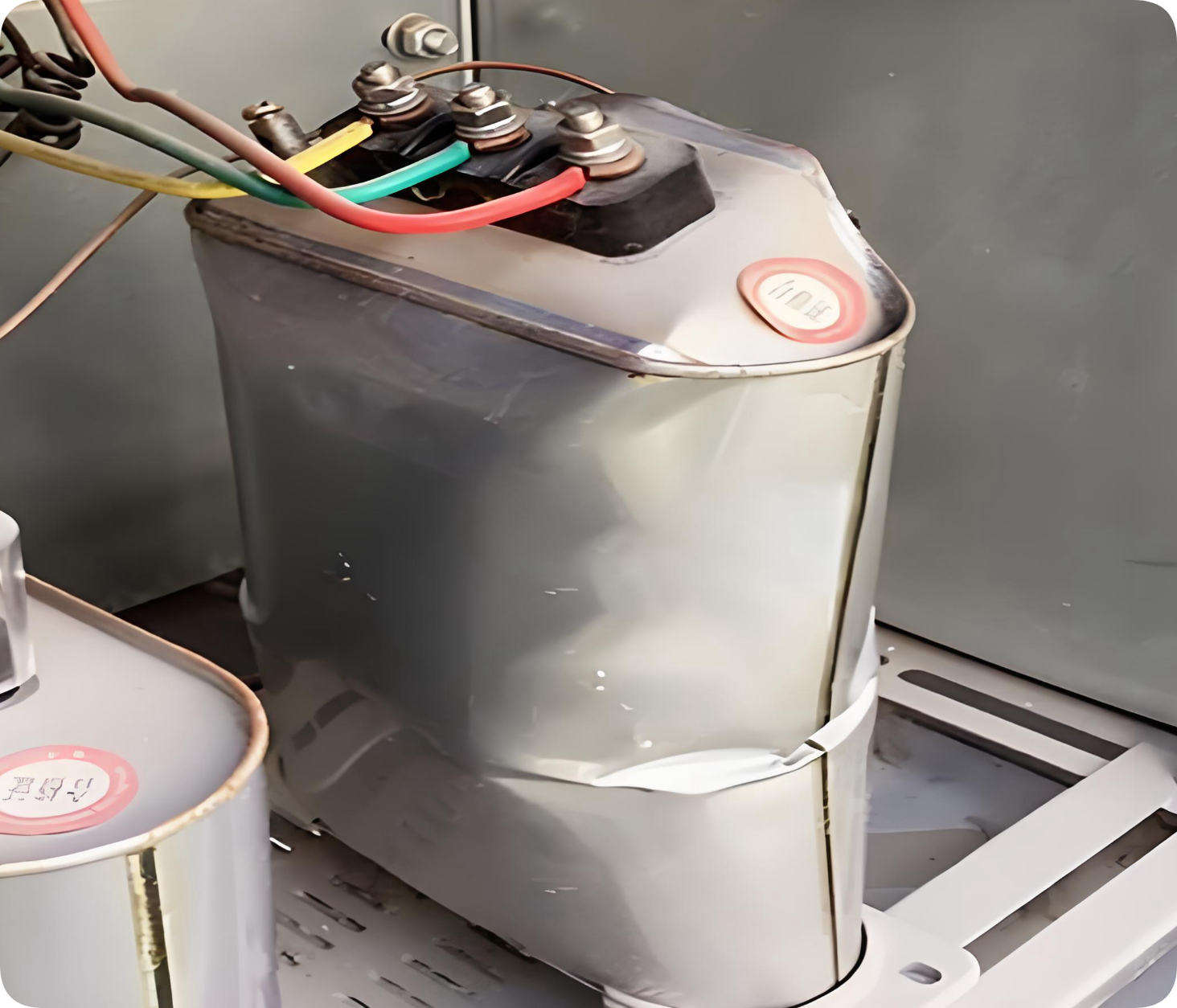 自愈式低壓并聯(lián)電容器外殼膨脹鼓怎么辦?